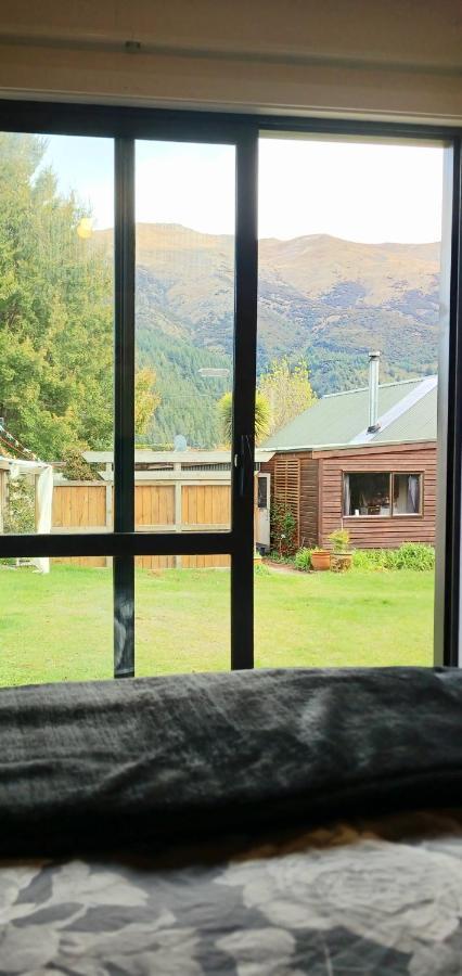 Lake Hawea Cabin With Mountain Views- Outdoor Bath! Exterior photo